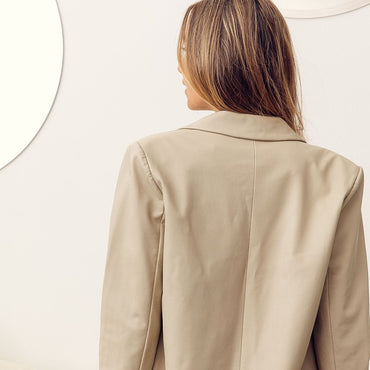 This stunning blazer is on trend and comes in a gorgeous oatmeal color